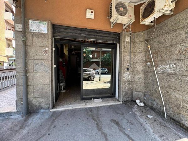negozio in vendita a Roma in zona Ostia