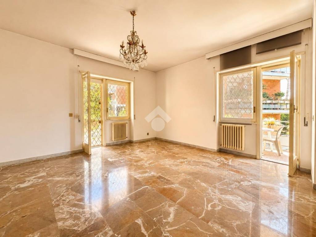 appartamento in vendita a Roma in zona Tomba di Nerone
