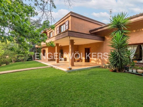 casa indipendente in vendita a Roma in zona Tuscolano