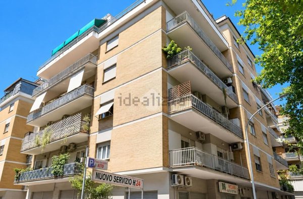 appartamento in vendita a Roma in zona Appio Claudio