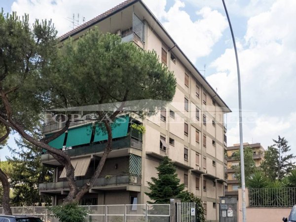 appartamento in vendita a Roma in zona Ardeatino