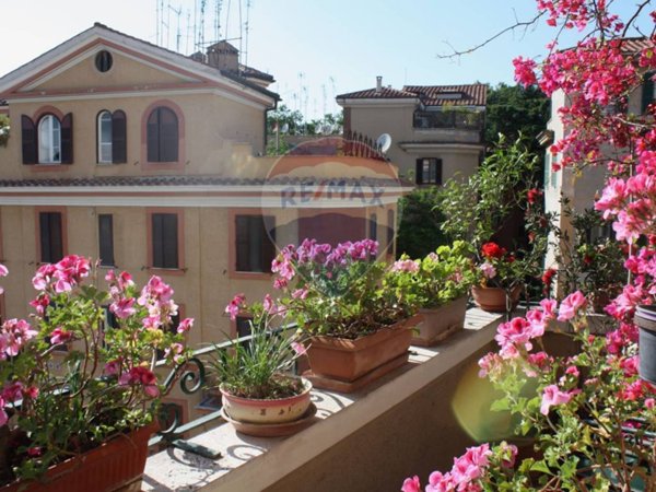appartamento in vendita a Roma in zona Appio Latino