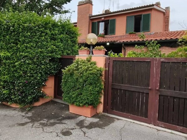 casa indipendente in vendita a Roma in zona Infernetto