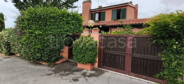 casa indipendente in vendita a Roma in zona Infernetto