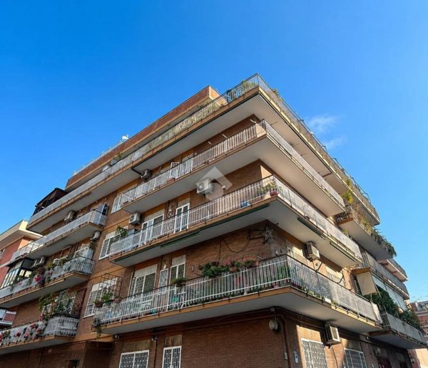 appartamento in vendita a Roma in zona Appio Claudio