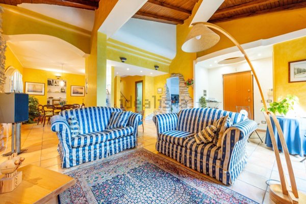 casa indipendente in vendita a Roma
