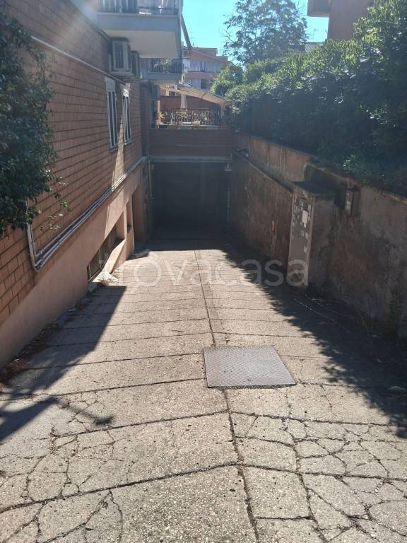 locale commerciale in vendita a Roma