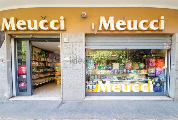 locale commerciale in vendita a Roma in zona Ostia