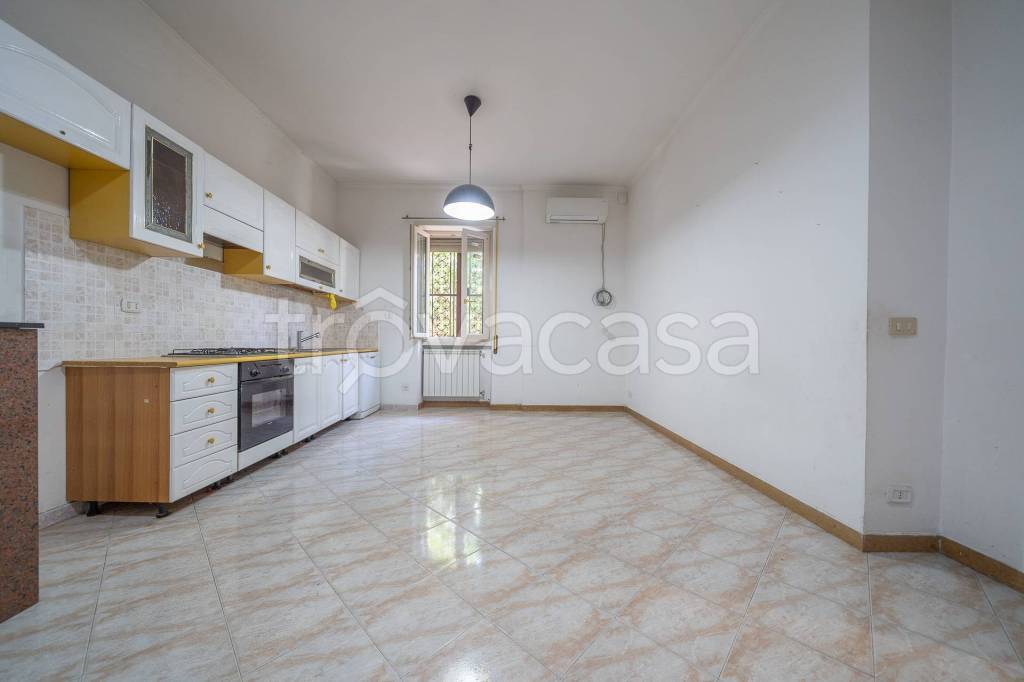appartamento in vendita a Roma in zona Torre Angela