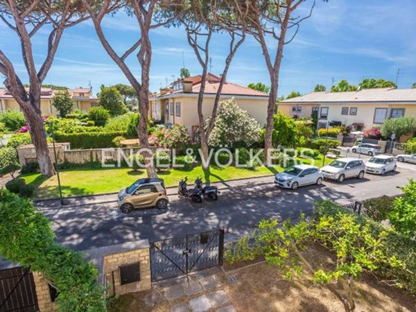 casa indipendente in vendita a Roma in zona EUR