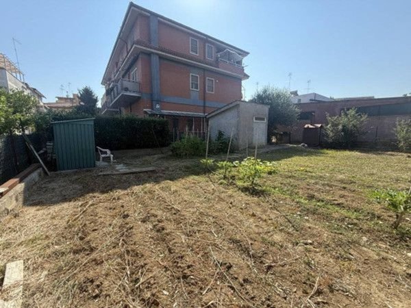 appartamento in vendita a Roma in zona Acilia