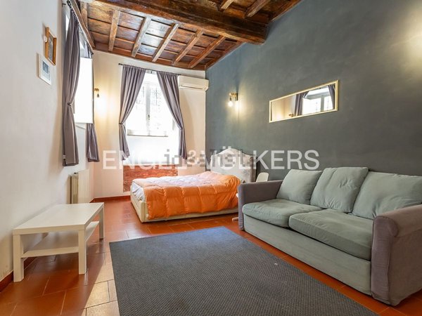 appartamento in vendita a Roma in zona Rione Regola