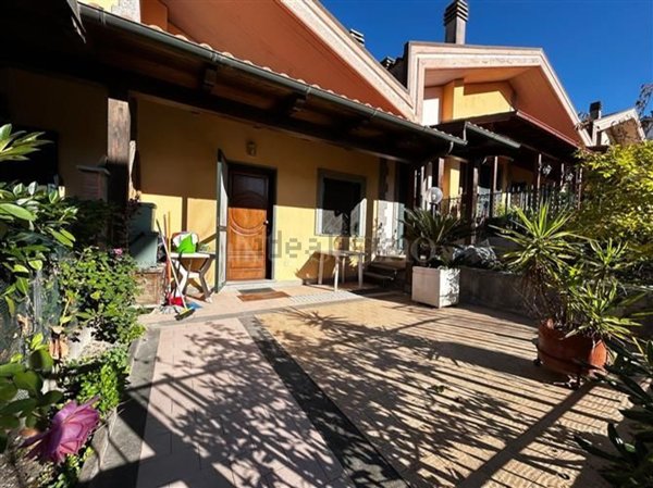 casa indipendente in vendita a Roma in zona Falcognana
