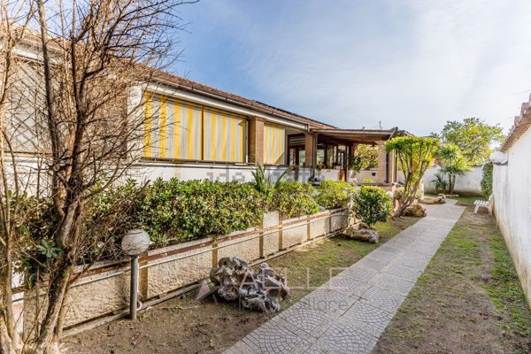 casa indipendente in vendita a Roma in zona Infernetto