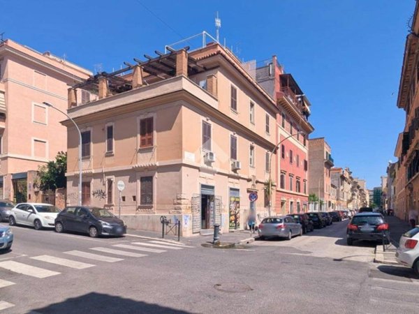 appartamento in vendita a Roma in zona Tuscolano