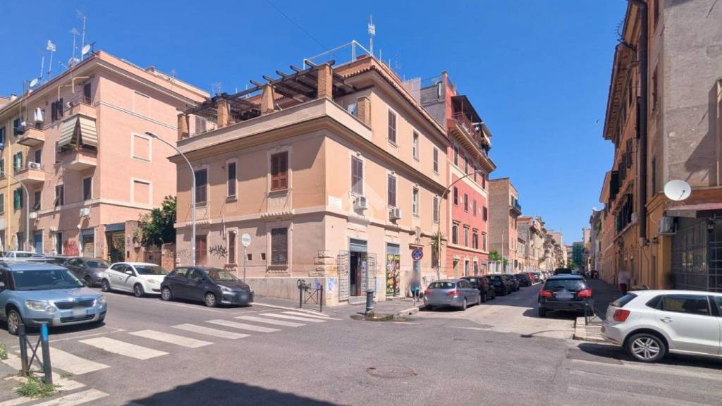 appartamento in vendita a Roma in zona Tuscolano