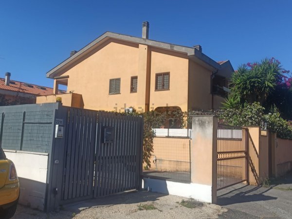 appartamento in vendita a Roma in zona Acilia