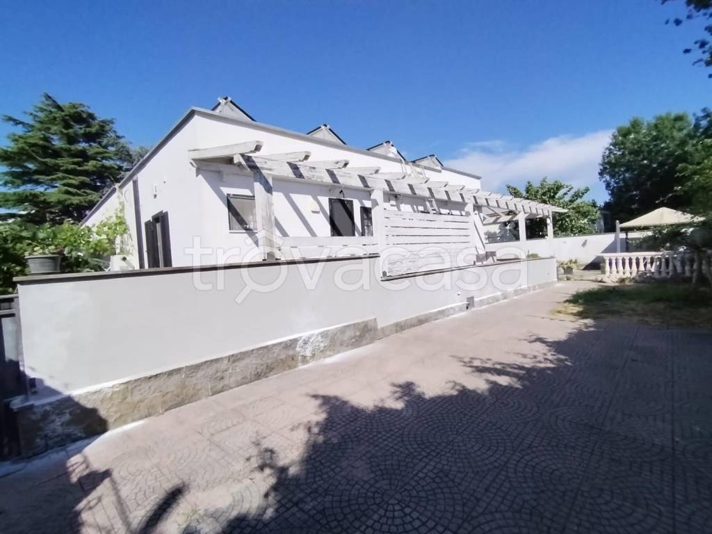 casa indipendente in vendita a Roma in zona Casal Palocco