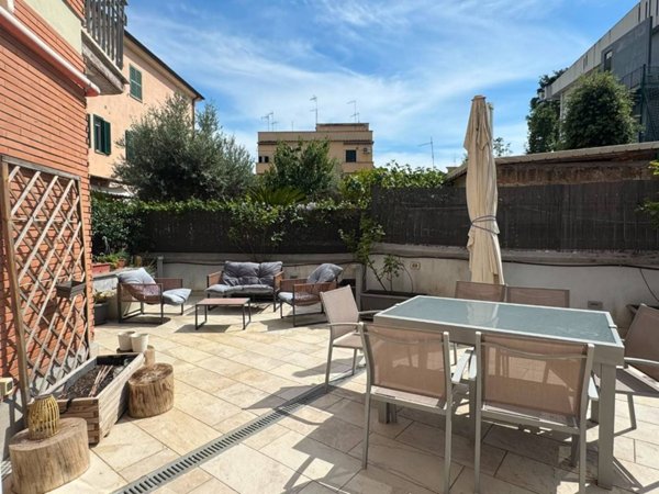 appartamento in vendita a Roma in zona Appio Pignatelli