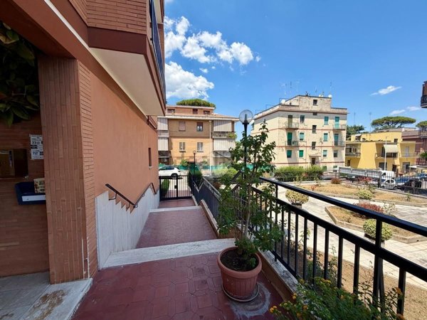 appartamento in vendita a Roma in zona Corviale