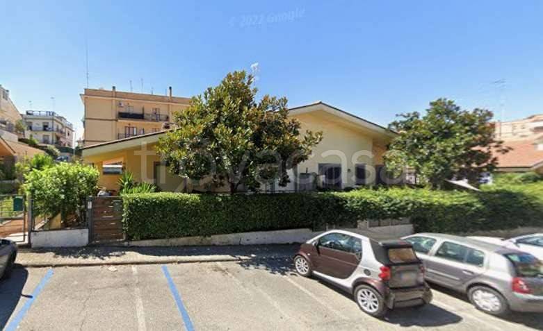 casa indipendente in vendita a Roma in zona Torrione Cerquetta