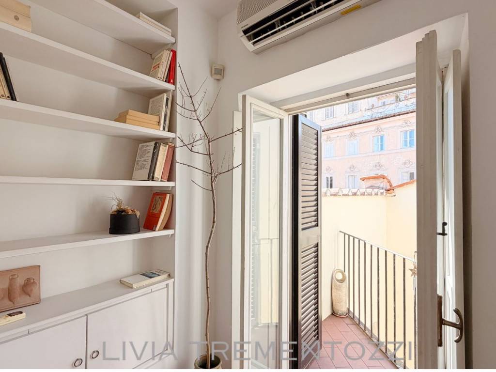 appartamento in vendita a Roma in zona Rione Regola