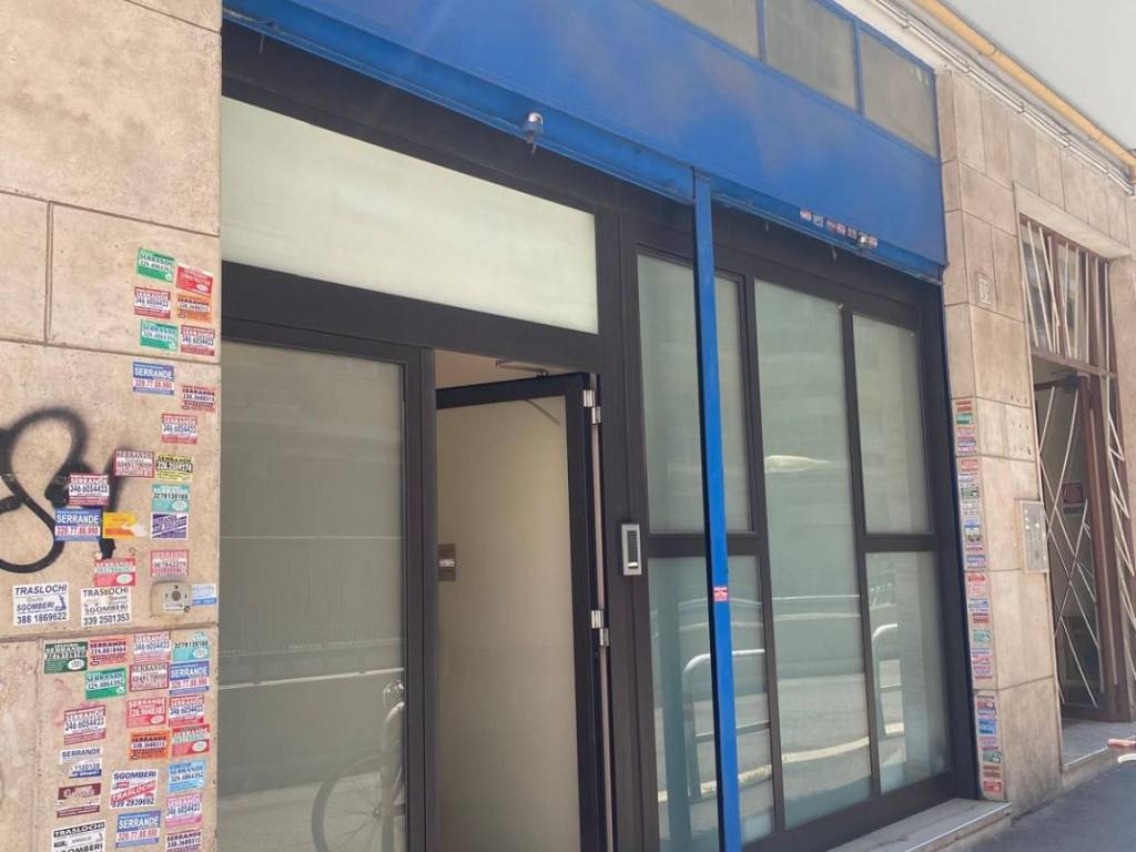 negozio in vendita a Roma in zona Tuscolano