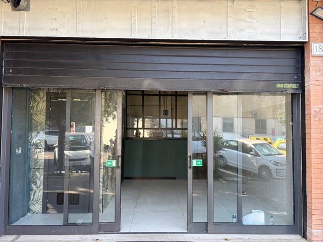 negozio in vendita a Roma in zona Don Bosco
