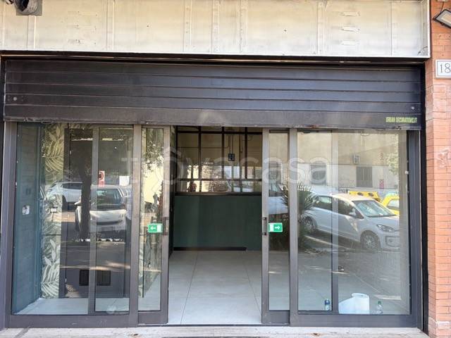 negozio in vendita a Roma in zona Don Bosco