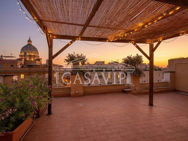 appartamento in vendita a Roma in zona Parione/Sant'Eustachio