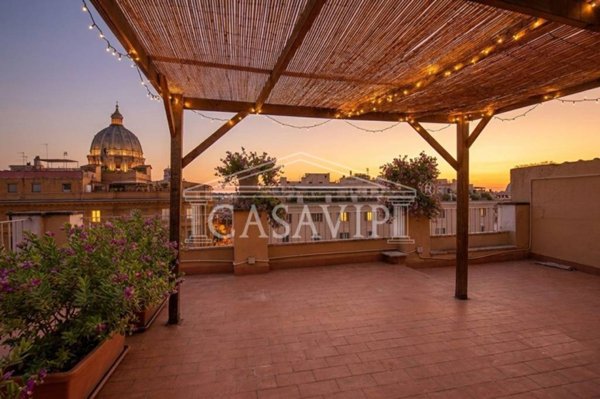 appartamento in vendita a Roma in zona Parione/Sant'Eustachio