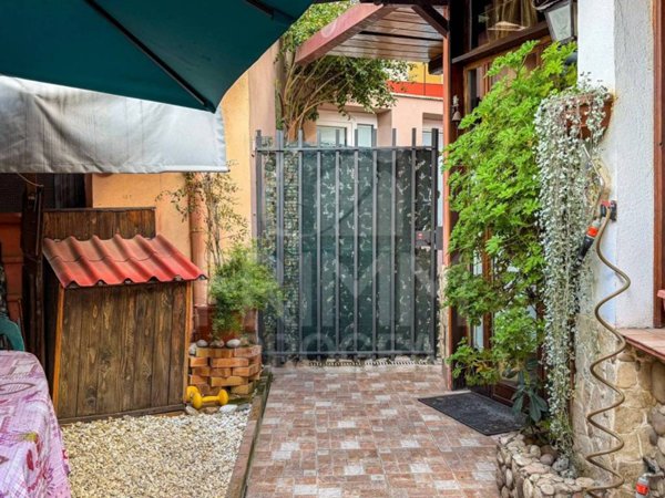 casa indipendente in vendita a Roma in zona Appio Latino