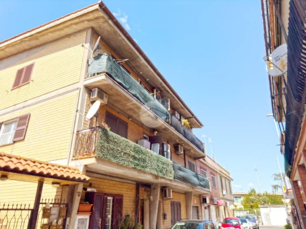 appartamento in vendita a Roma in zona Osteria del Curato