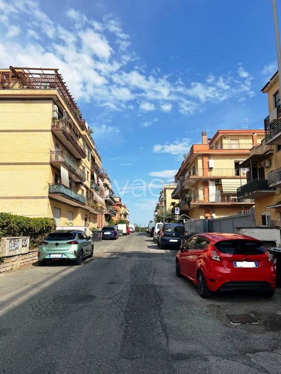 locale commerciale in vendita a Roma in zona Ottavia