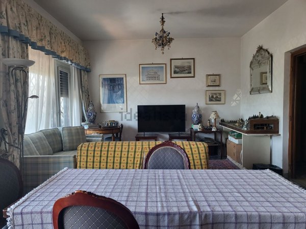 appartamento in vendita a Roma in zona EUR