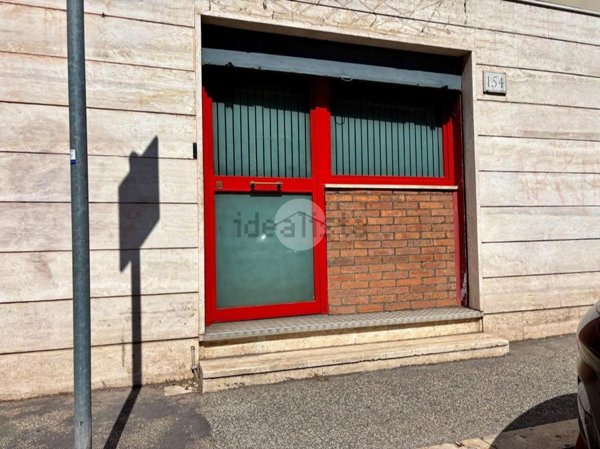 locale commerciale in vendita a Roma in zona Portuense