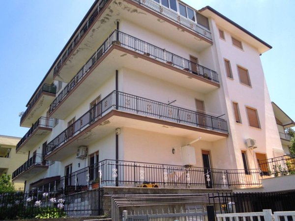 appartamento in vendita a Roma in zona Torrione Cerquetta