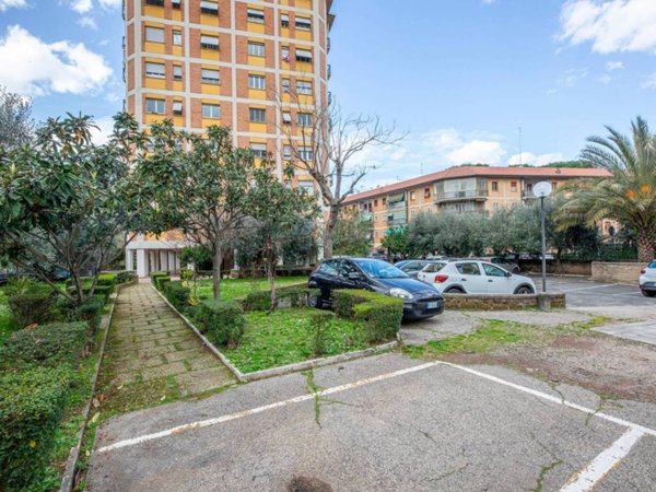 appartamento in vendita a Roma in zona Torre Spaccata
