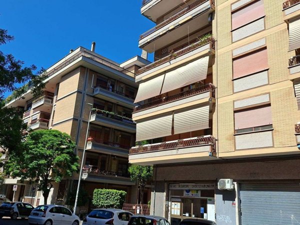 appartamento in vendita a Roma in zona Ostia