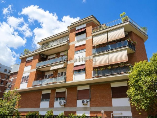 appartamento in vendita a Roma in zona Ostiense