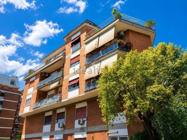 appartamento in vendita a Roma in zona Ostiense