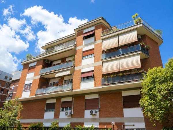 appartamento in vendita a Roma in zona Ostiense
