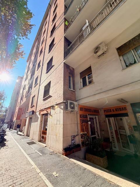negozio in vendita a Roma in zona Portuense