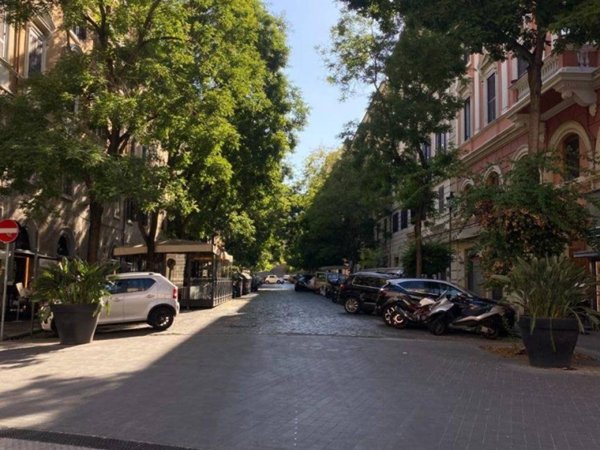 negozio in vendita a Roma in zona Rione Prati