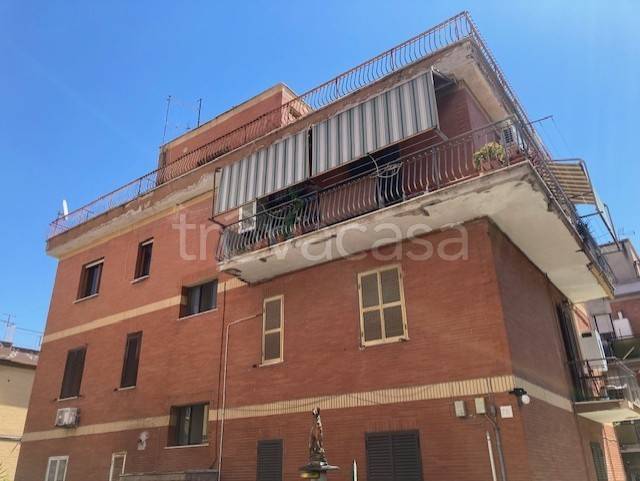 appartamento in vendita a Roma in zona Torre Maura