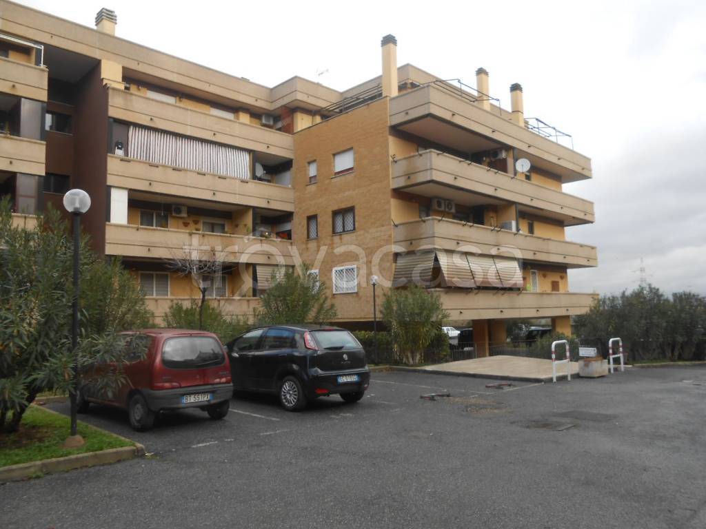 appartamento in vendita a Roma in zona Ponte di Nona