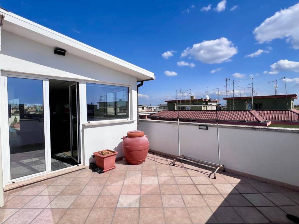appartamento in vendita a Roma in zona Ostia