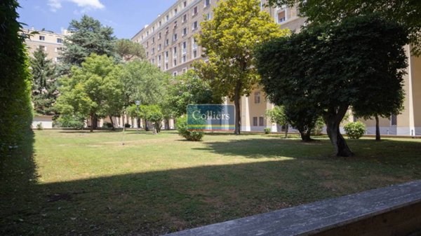 appartamento in vendita a Roma in zona Ardeatino