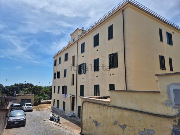 appartamento in vendita a Roma in zona Corviale