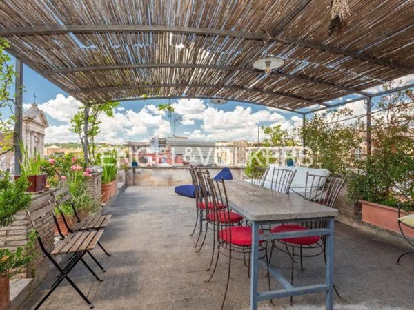 appartamento in vendita a Roma in zona Rione Regola